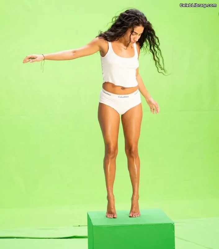 Jessie reyez photo 6 of 125