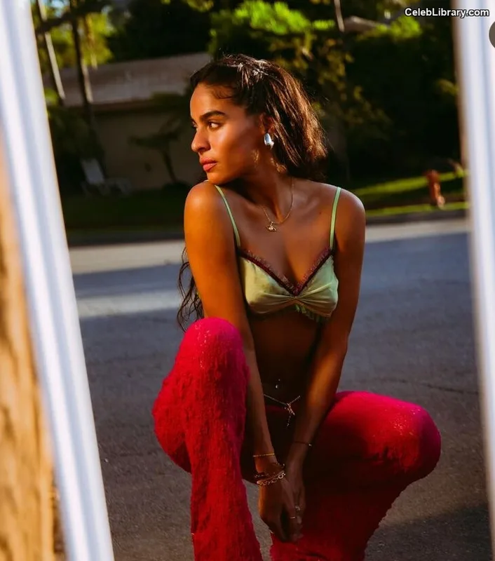 Jessie reyez photo 8 of 125