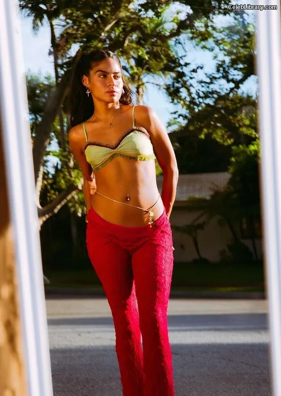 Jessie reyez photo 9 of 125