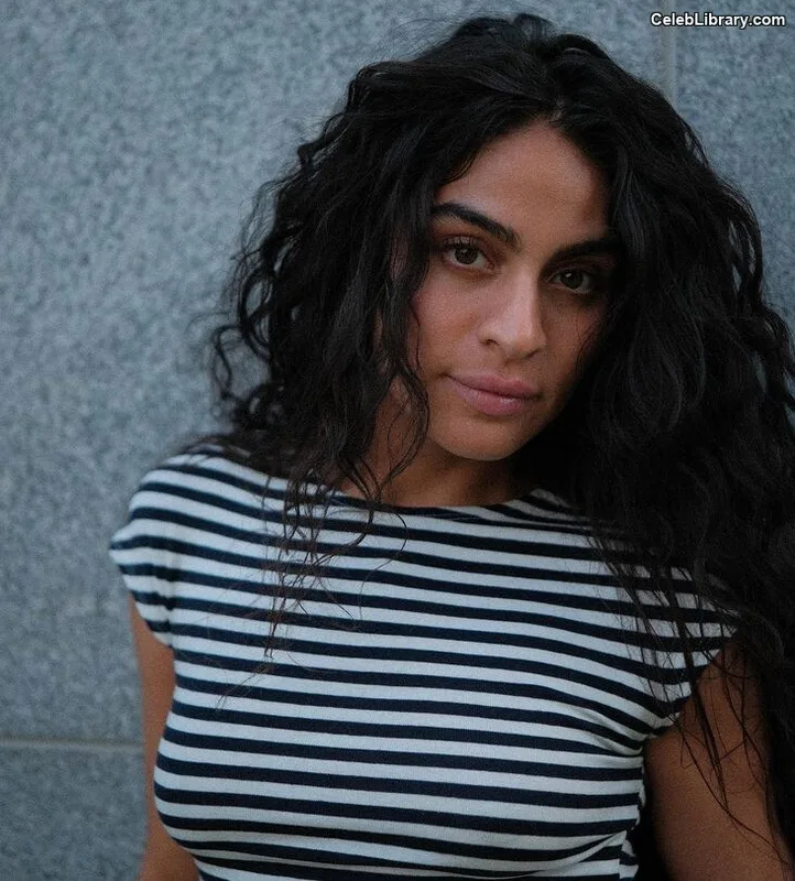 Jessie reyez photo 15 of 125