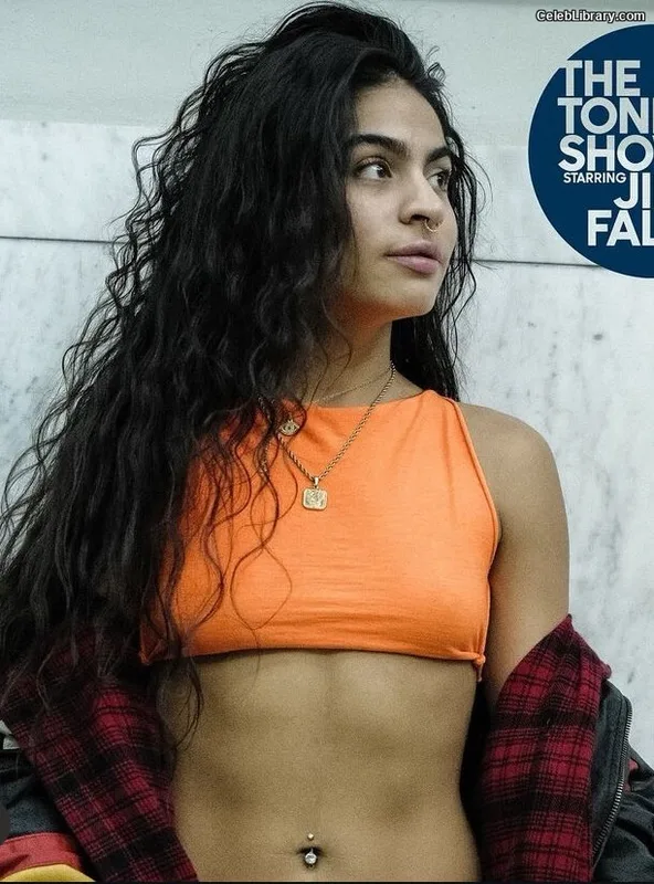 Jessie reyez photo 16 of 125