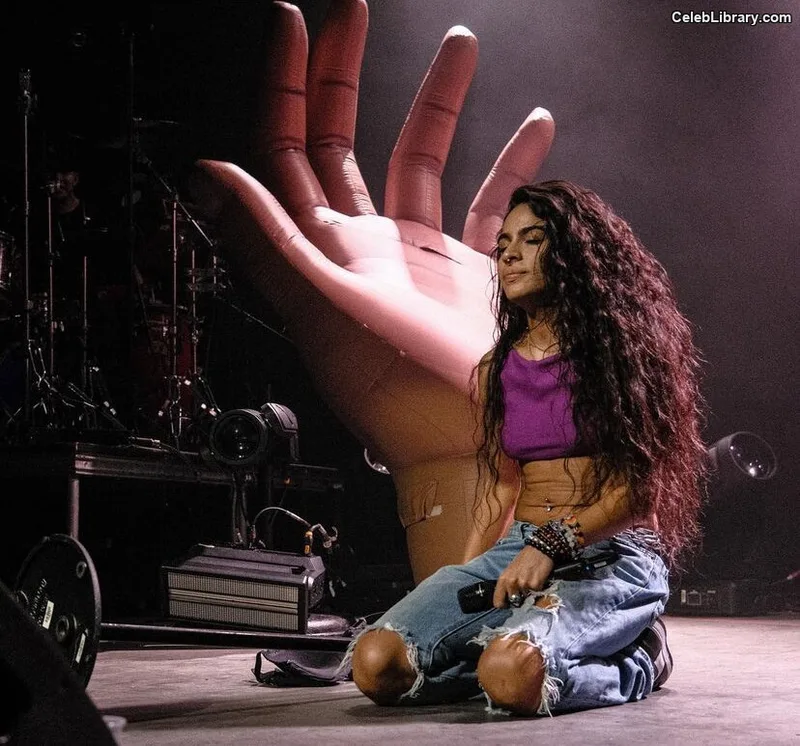 Jessie reyez photo 18 of 125