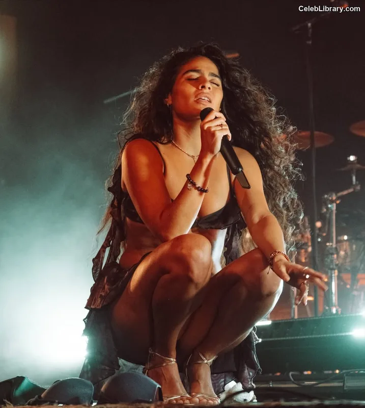 Jessie reyez photo 14 of 125
