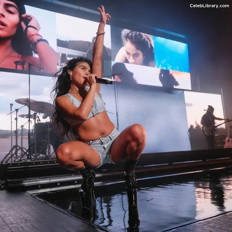 Jessie reyez photo 13 of 125