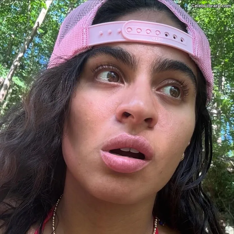 Jessie reyez photo 14 of 125