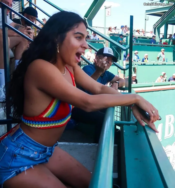 Jessie reyez photo 6 of 125