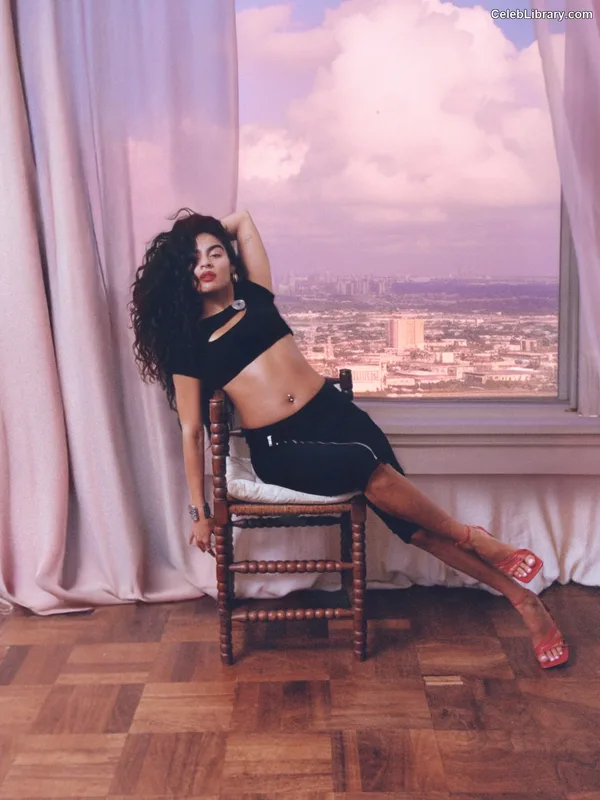 Jessie reyez photo 14 of 125