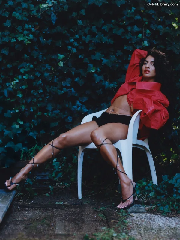 Jessie reyez photo 16 of 125