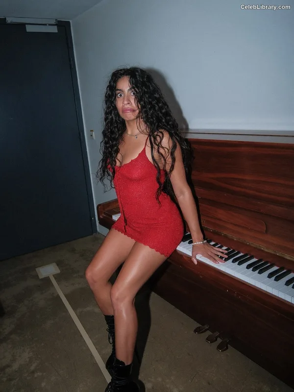 Jessie reyez photo 3 of 125