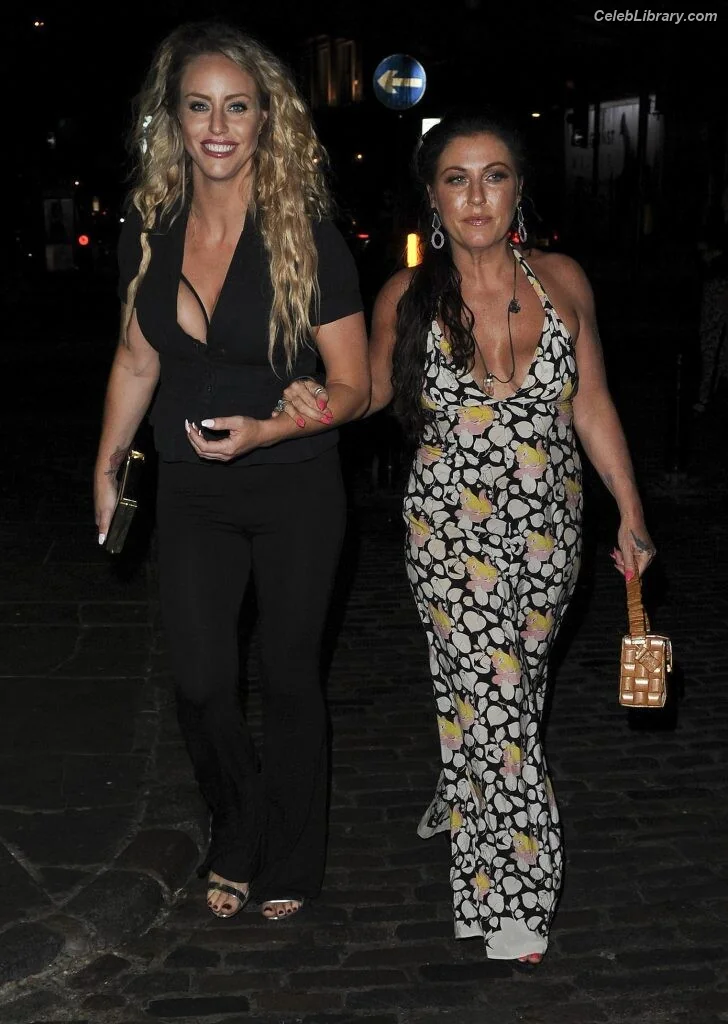 Jessie Wallace photo 5 of 25