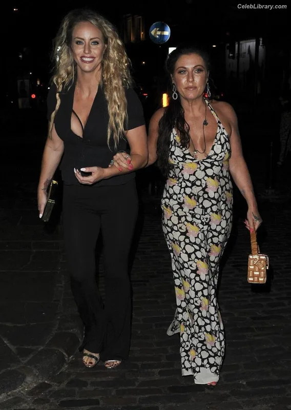 Jessie Wallace photo 5 of 26