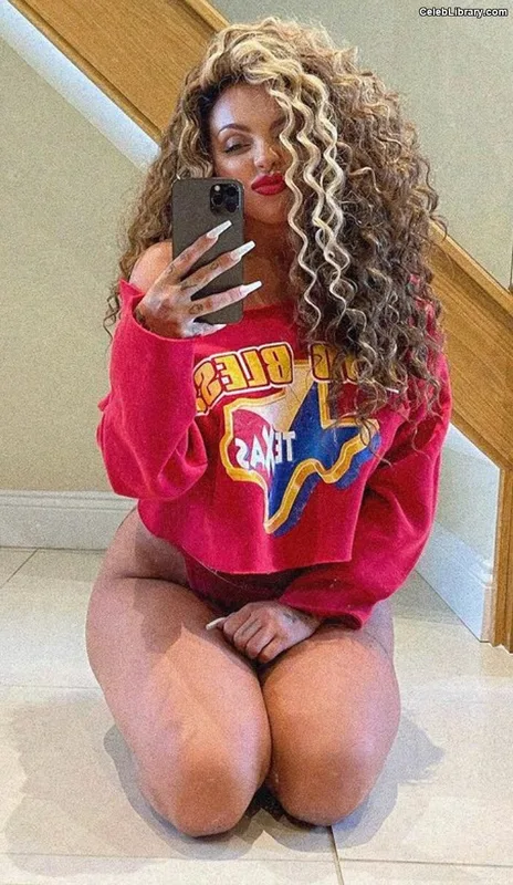 Jesy Nelson photo 11 of 106