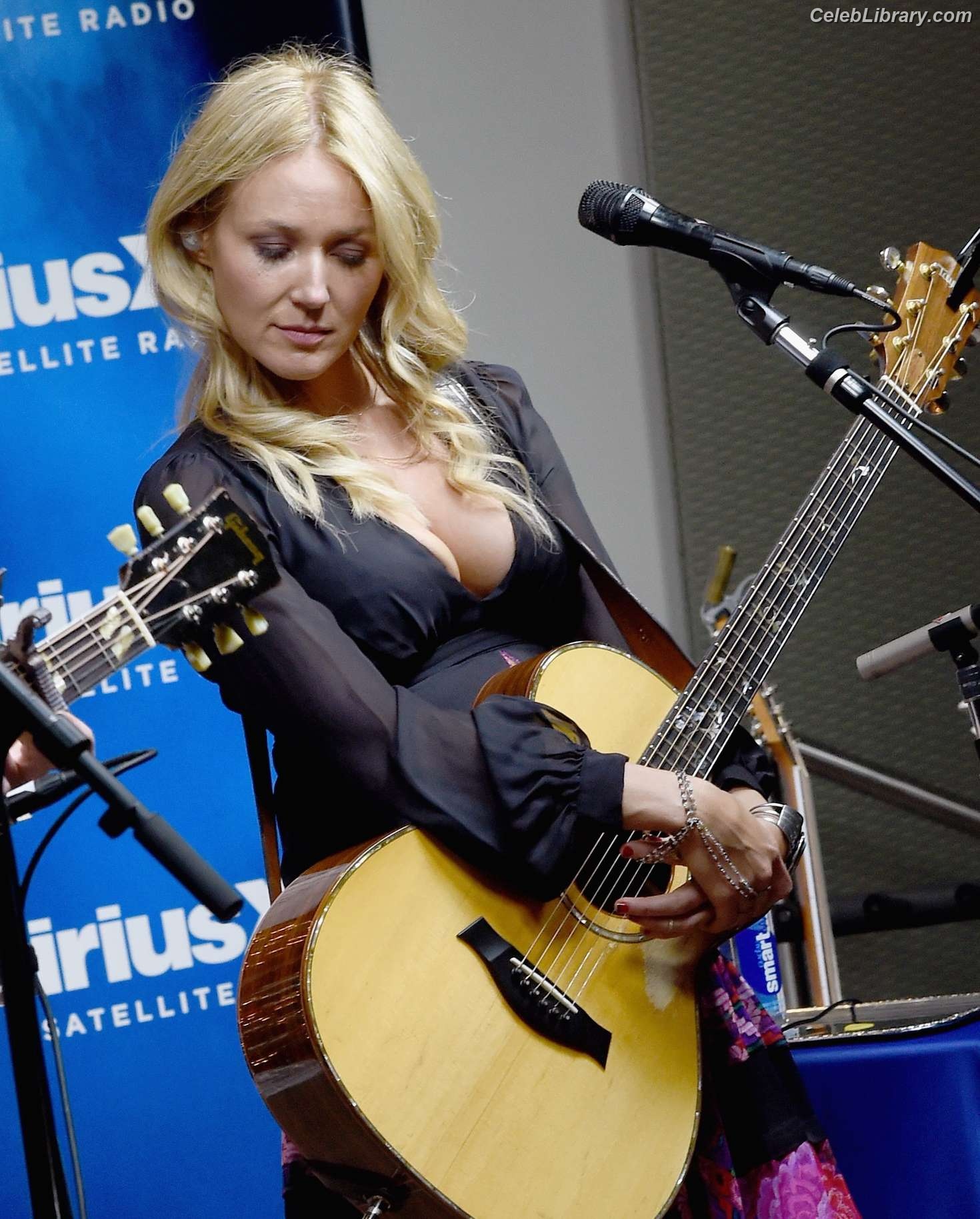 Jewel Kilcher photo 20 of 90
