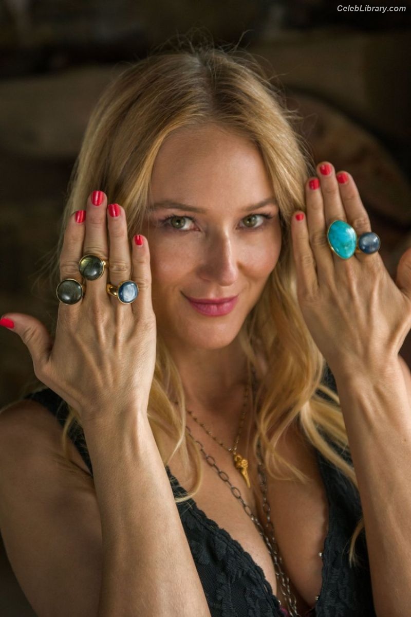 Jewel Kilcher photo 9 of 90