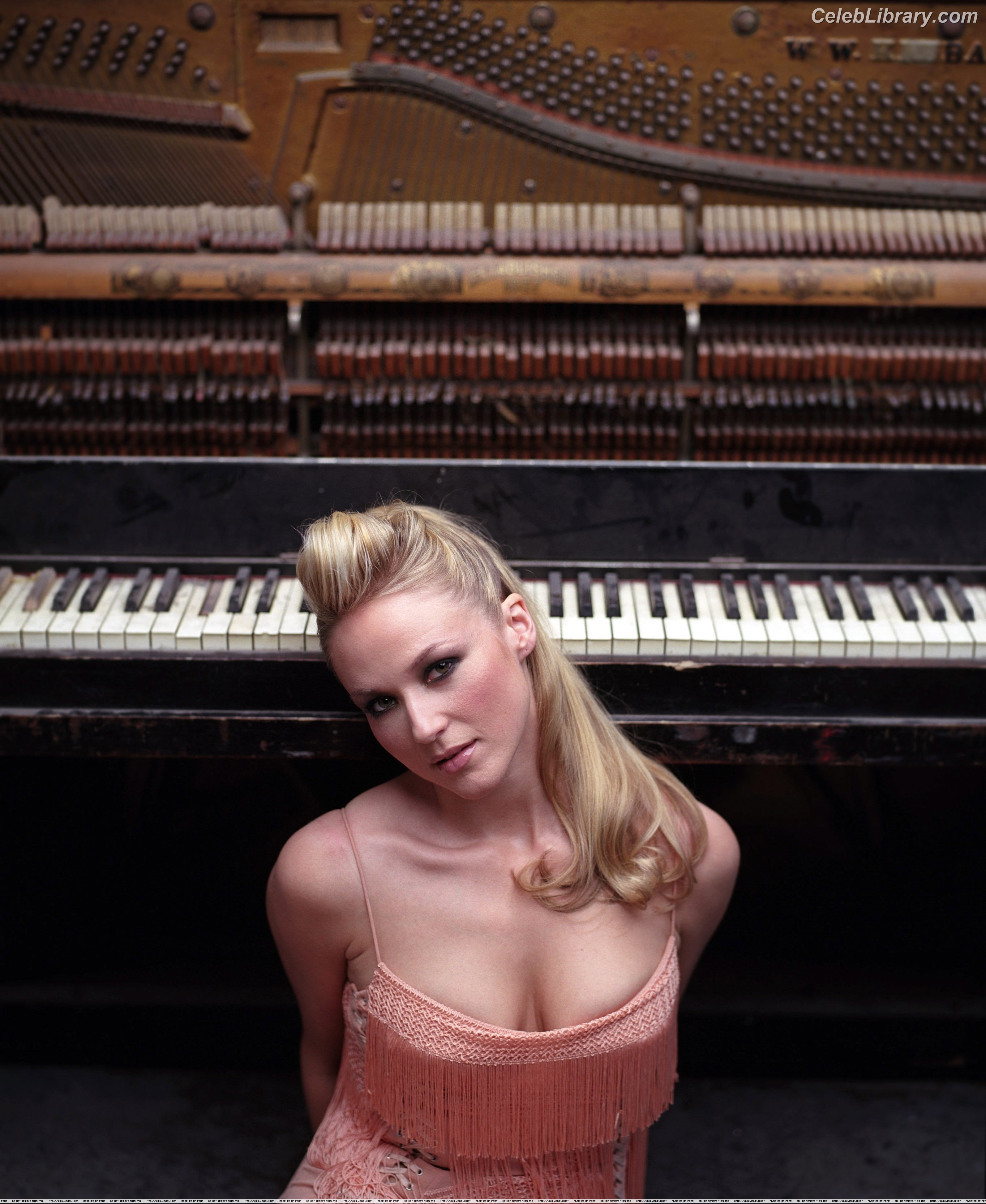 Jewel Kilcher photo 16 of 90