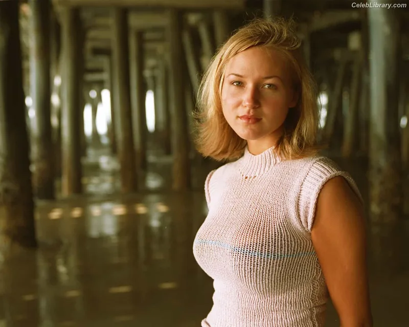 Jewel Kilcher photo 1 of 90