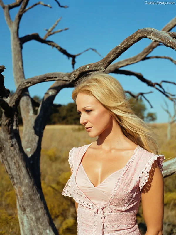 Jewel Kilcher photo 8 of 90