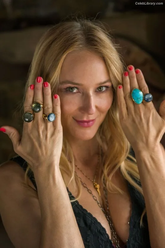 Jewel Kilcher photo 9 of 90