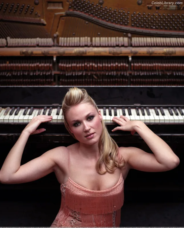 Jewel Kilcher photo 15 of 90