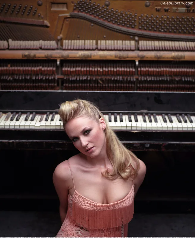 Jewel Kilcher photo 16 of 90