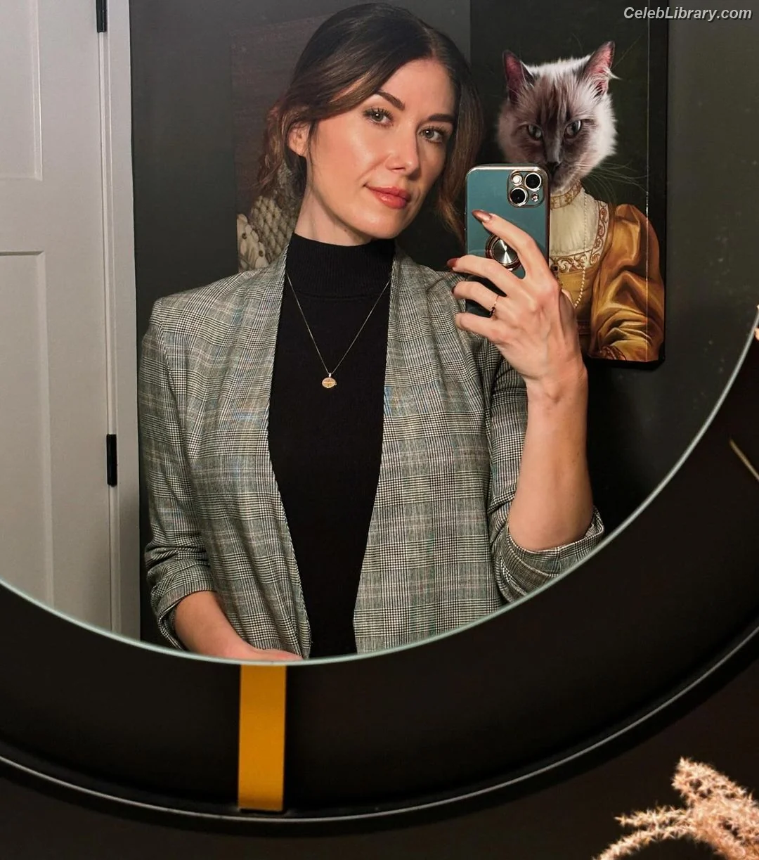 Jewel Staite photo 16 of 424
