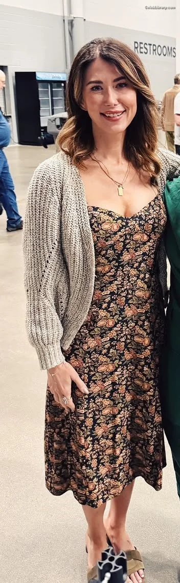 Jewel Staite photo 14 of 424