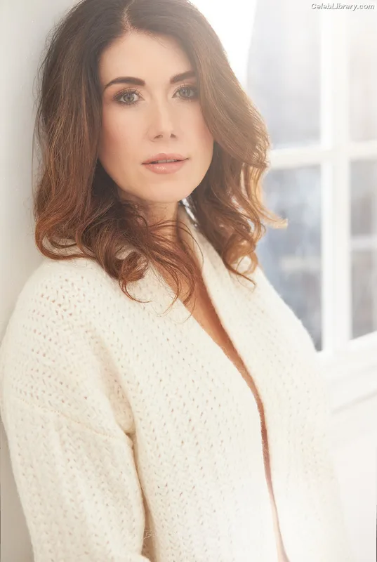 Jewel Staite photo 9 of 425