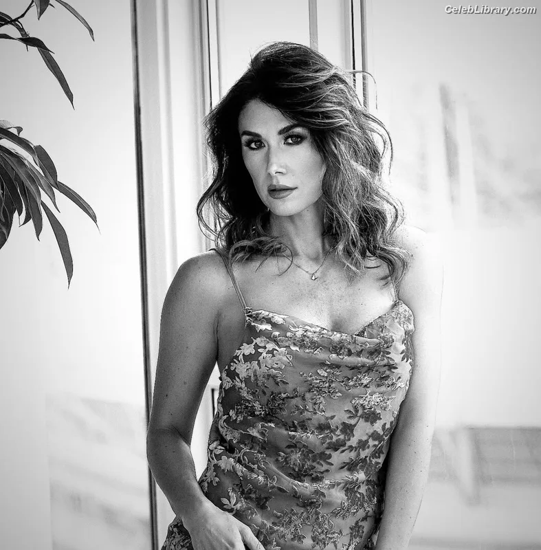 Jewel Staite photo 11 of 425