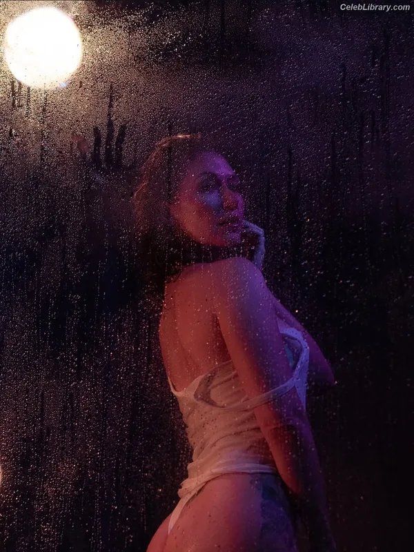 Jewel Staite photo 12 of 425