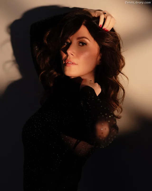 Jewel Staite photo 16 of 425
