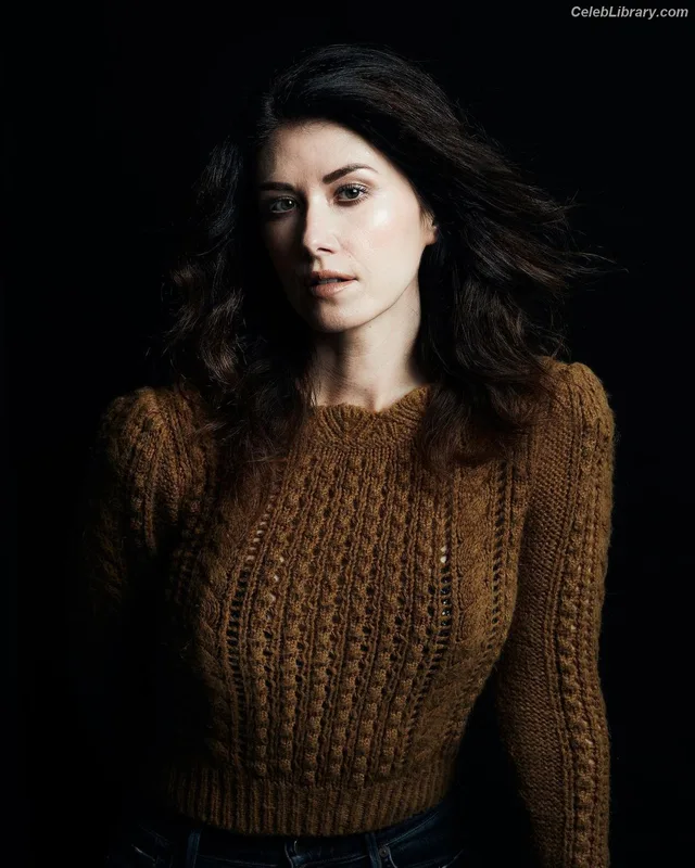 Jewel Staite photo 1 of 425