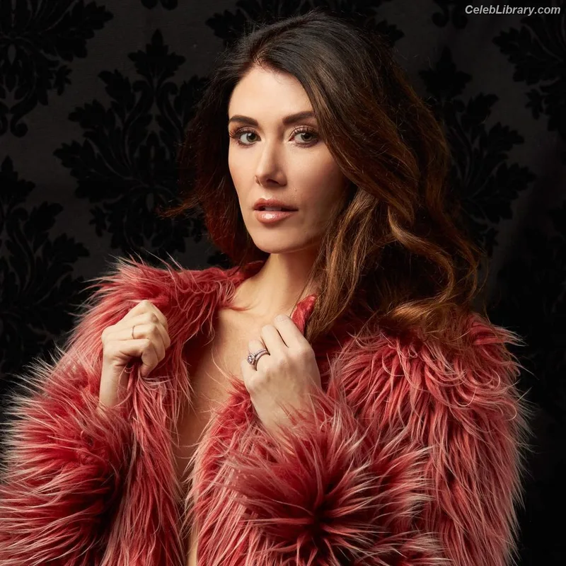Jewel Staite photo 2 of 425