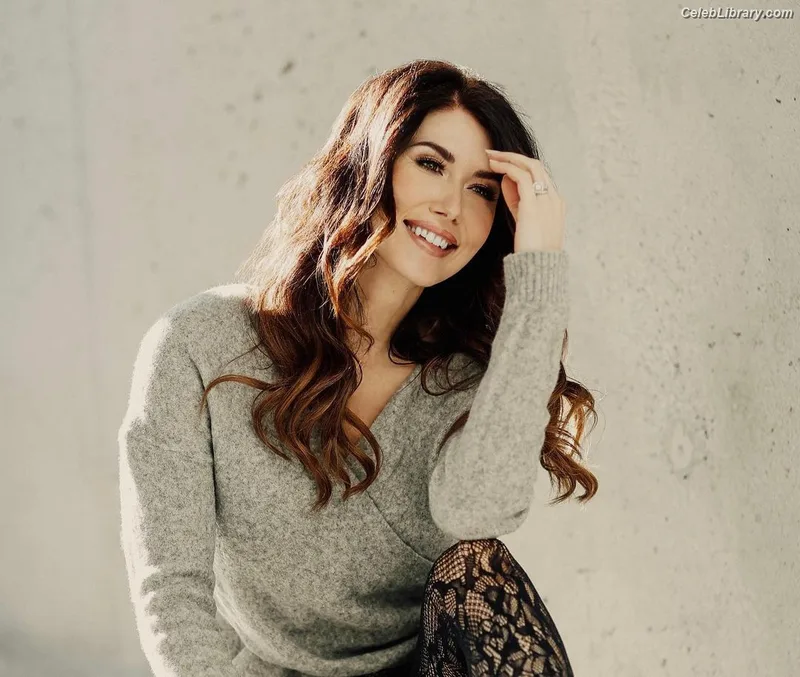 Jewel Staite photo 12 of 425