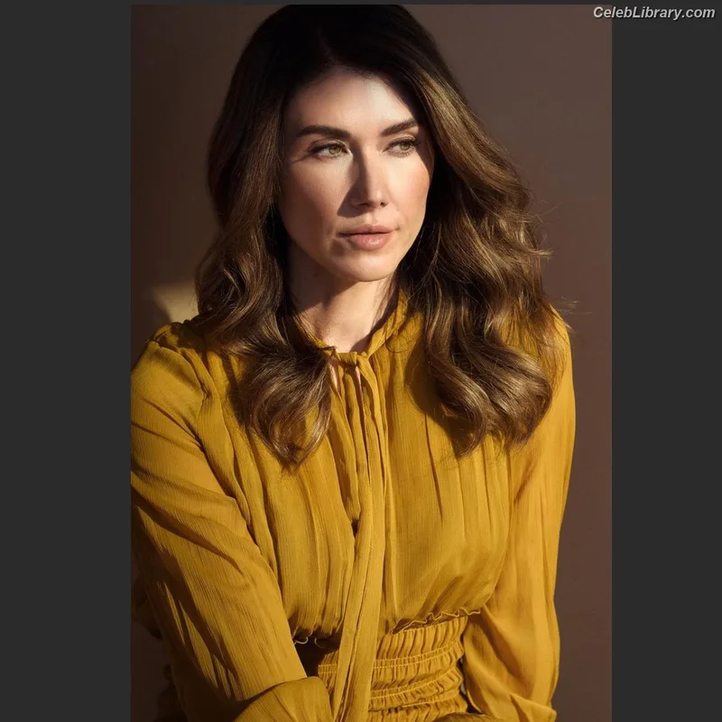Jewel Staite photo 18 of 425
