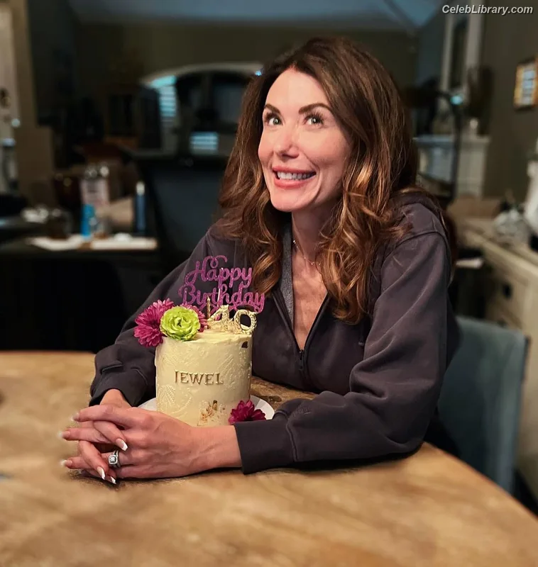 Jewel Staite photo 20 of 425