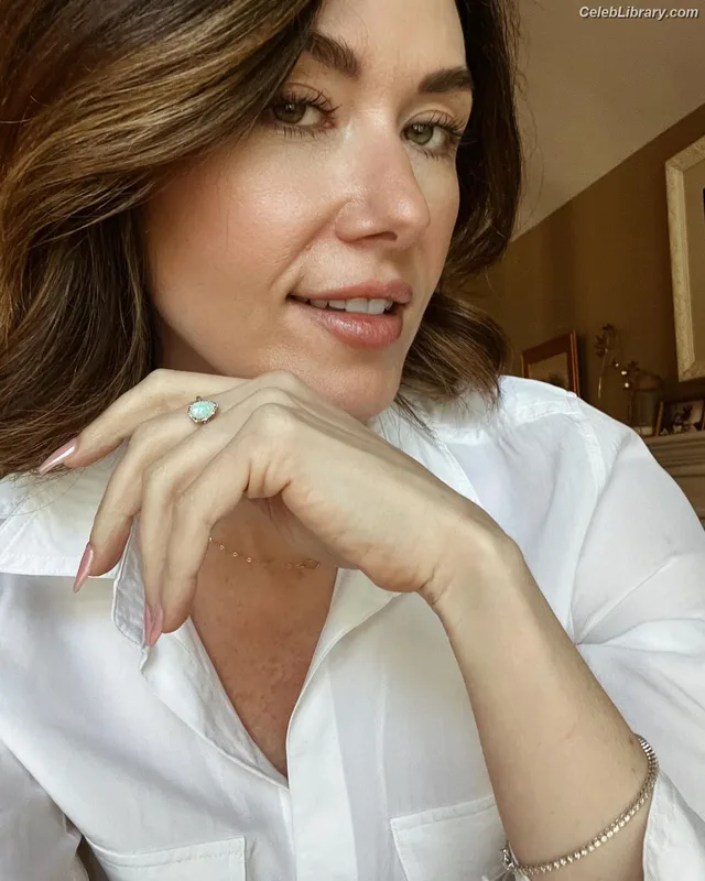 Jewel Staite photo 6 of 425