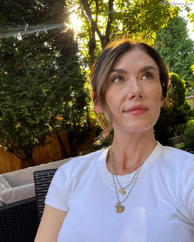 Jewel Staite photo 9 of 425