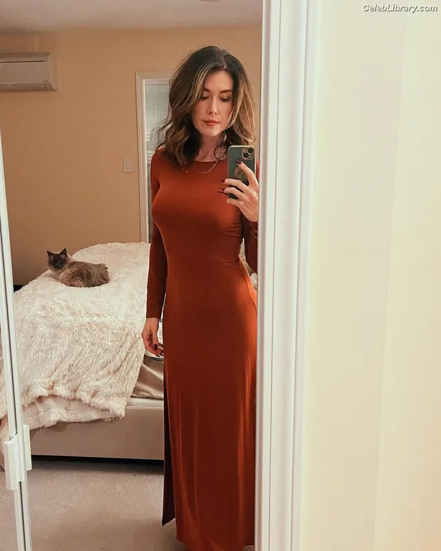 Jewel Staite photo 14 of 425