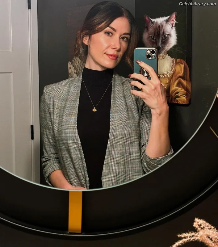 Jewel Staite photo 16 of 425