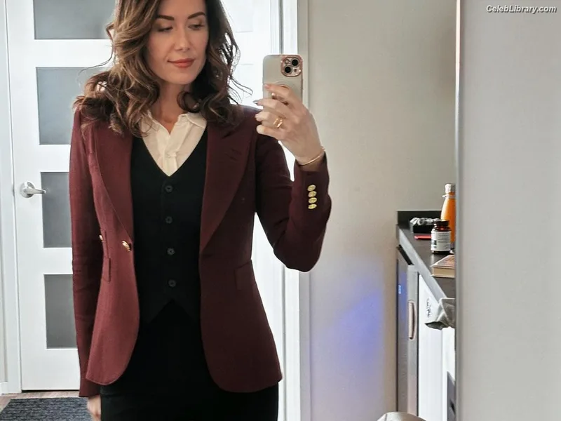 Jewel Staite photo 18 of 425
