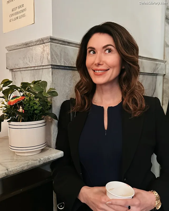 Jewel Staite photo 23 of 425