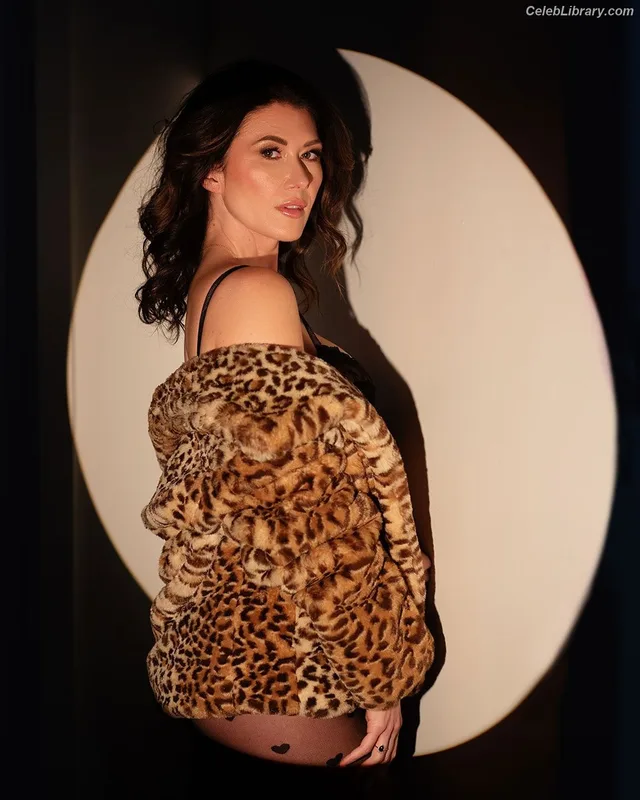 Jewel Staite photo 12 of 425