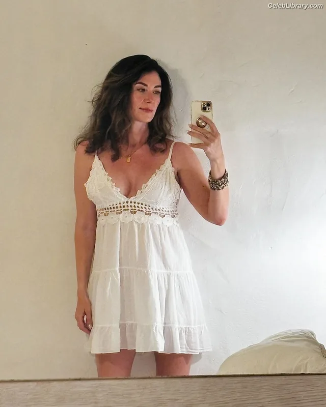 Jewel Staite photo 18 of 425