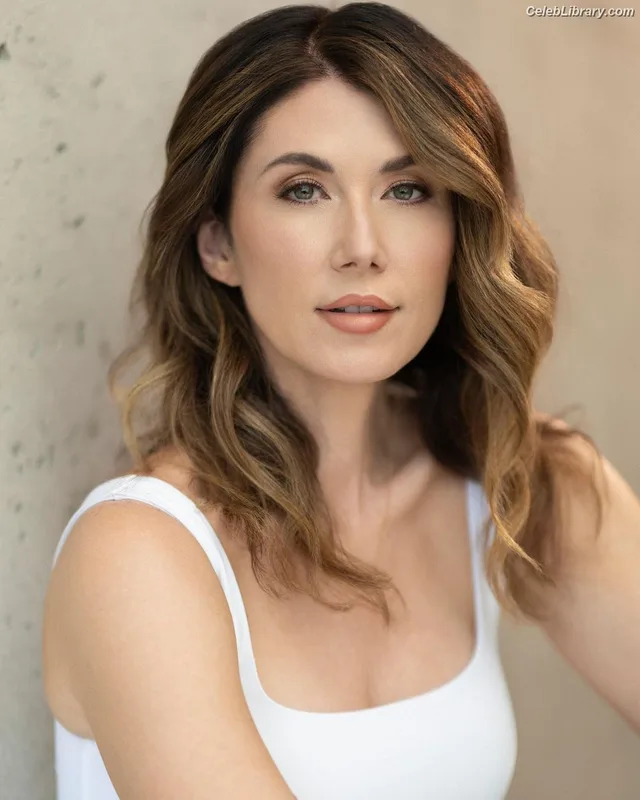 Jewel Staite photo 21 of 425
