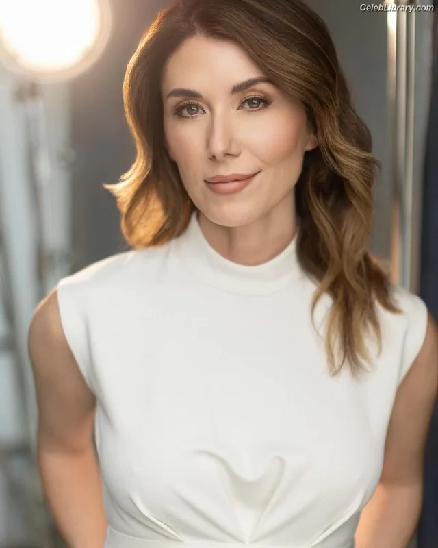 Jewel Staite photo 22 of 425