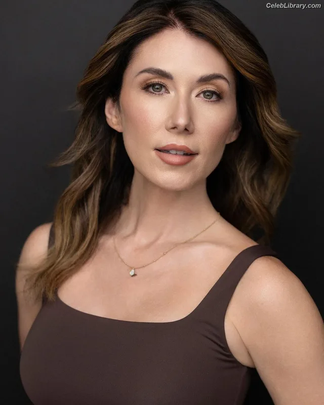 Jewel Staite photo 24 of 425