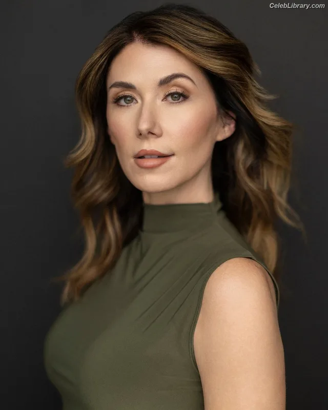 Jewel Staite photo 3 of 425
