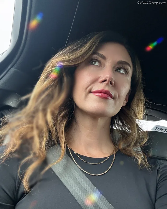 Jewel Staite photo 9 of 425