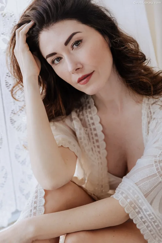 Jewel Staite photo 16 of 425