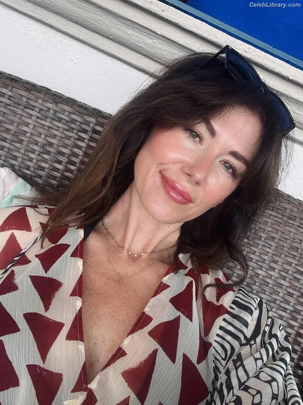 Jewel Staite photo 23 of 425